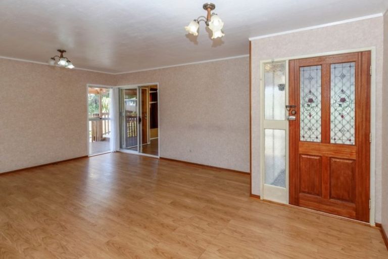 Photo of property in 38 Larissa Avenue, Henderson, Auckland, 0610