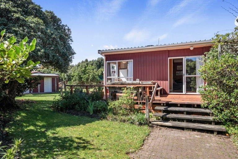 Photo of property in 9 Duncan Street, Waikawa Beach, Levin, 5573