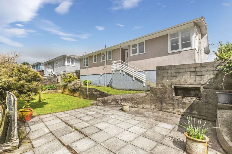 Photo of property in 25 Sievers Grove, Cannons Creek, Porirua, 5024