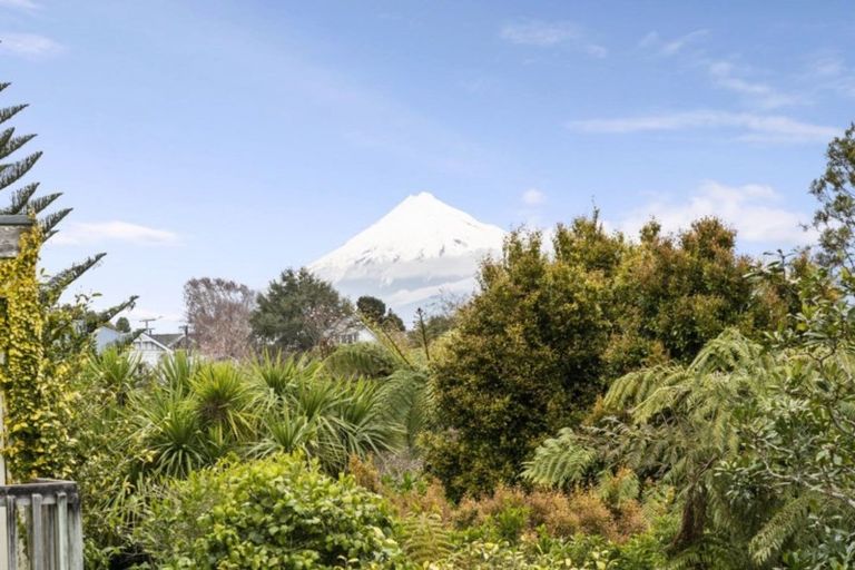 Photo of property in 32 Victoria Road, New Plymouth, 4310