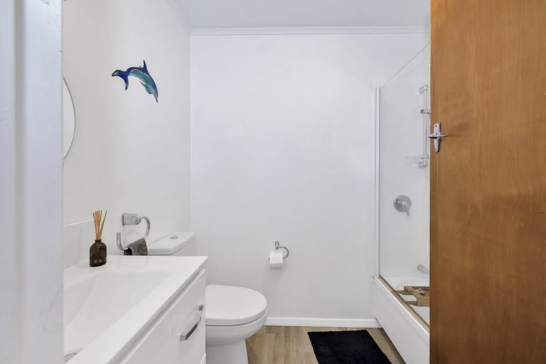 Photo of property in 46 Kaitawa Crescent, Paraparaumu, 5032