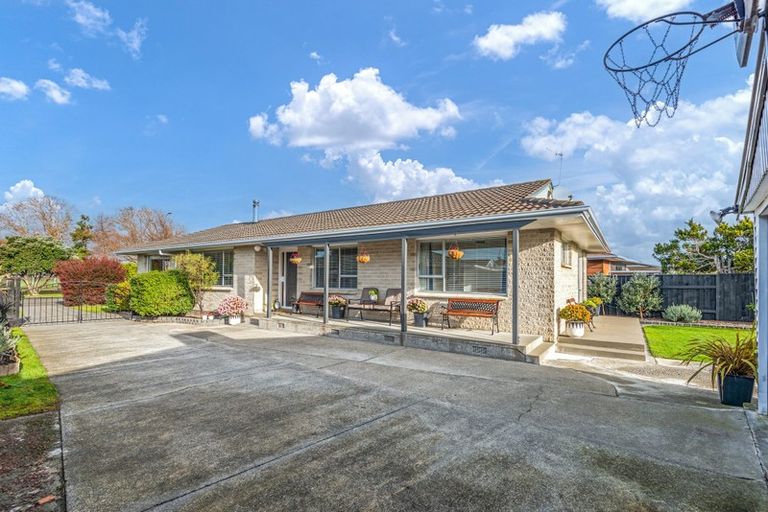Photo of property in 76 John F Kennedy Drive, Milson, Palmerston North, 4414