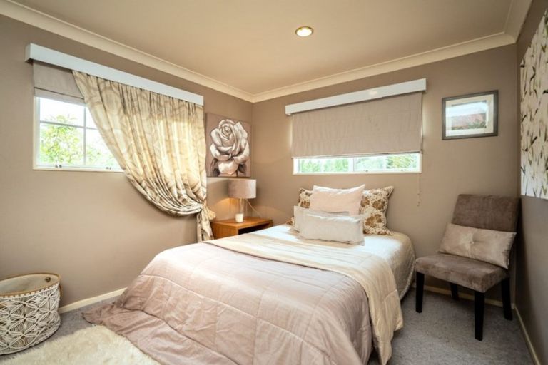 Photo of property in 25 Walpole Avenue, Hillpark, Auckland, 2102