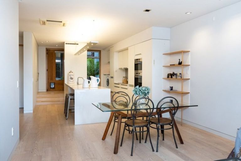 Photo of property in 2/5 Tanner Street, Havelock North, 4130