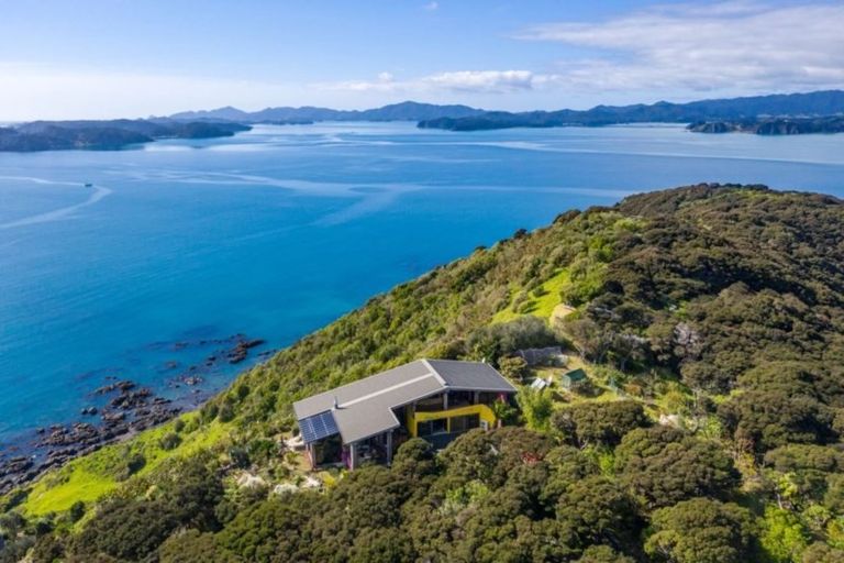 Photo of property in 92 Pukematu Lane, Russell, 0202