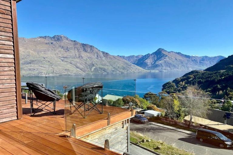 Photo of property in 15a Mackinnon Terrace, Sunshine Bay, Queenstown, 9300