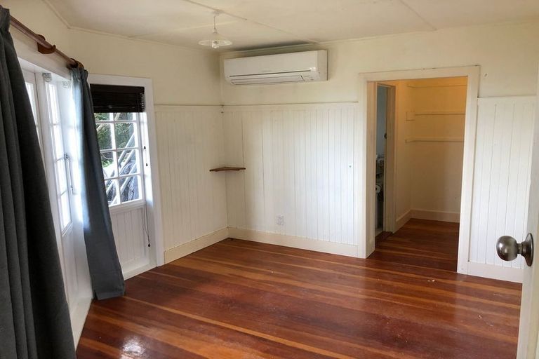 Photo of property in 34 Waitohu Road, York Bay, Lower Hutt, 5013