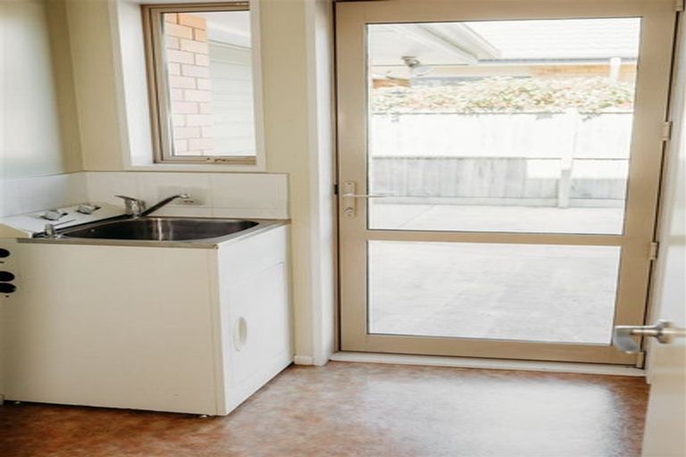 Photo of property in 64 Willowview Drive, Redwood, Christchurch, 8051