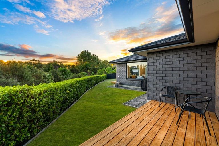 Photo of property in 13 Vogwill Road, Kumeu, 0810
