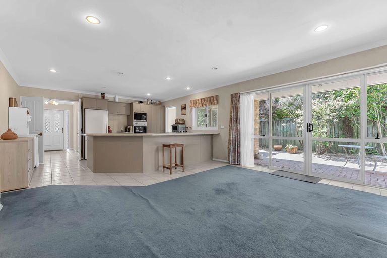 Photo of property in 60 Wattle Farm Road, Wattle Downs, Auckland, 2103