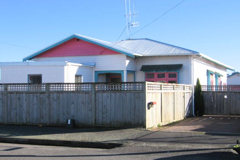 Photo of property in 5 Wellesbourne Street, Palmerston North, 4410
