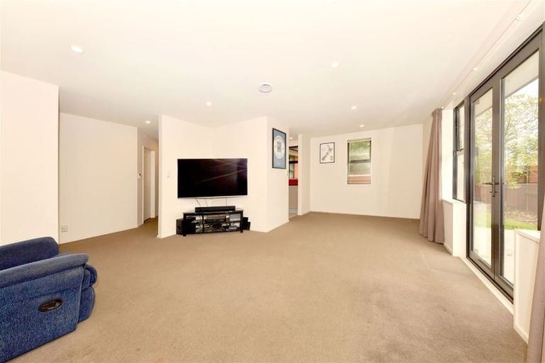 Photo of property in 27 Roberts Road, Hei Hei, Christchurch, 8042