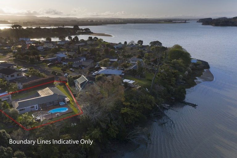 Photo of property in 8 Koromiko Place, Waiuku, 2123