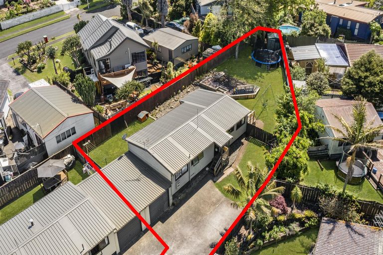 Photo of property in 2/11 Dalmahoy Place, Wattle Downs, Auckland, 2103