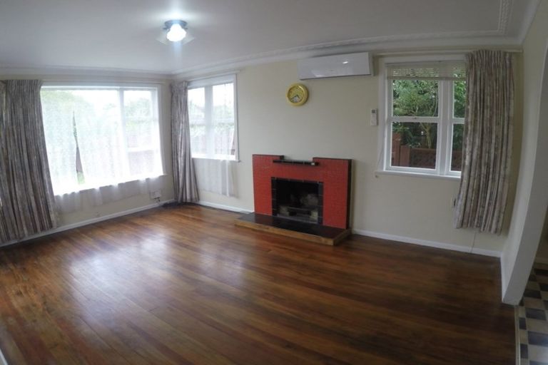 Photo of property in 1/7 Barbary Avenue, Kelston, Auckland, 0602