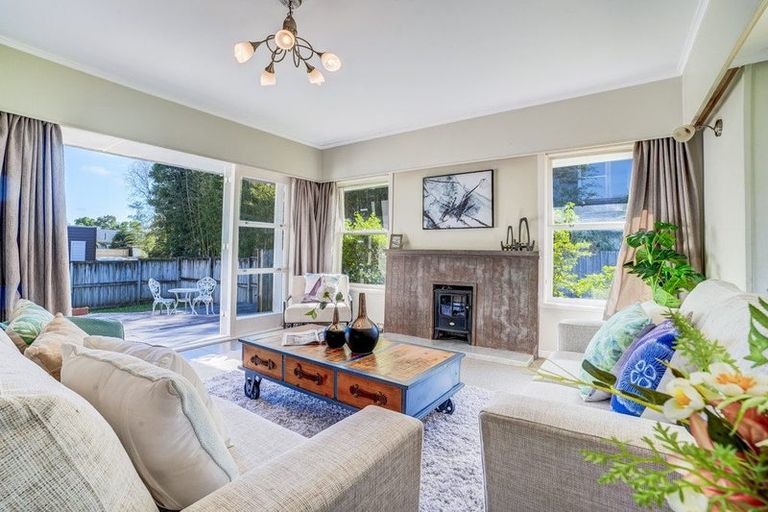 Photo of property in 242 Forrest Hill Road, Forrest Hill, Auckland, 0620