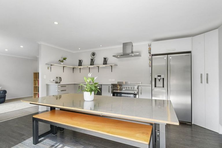 Photo of property in 11 Gavinike Place, Waimauku, 0812