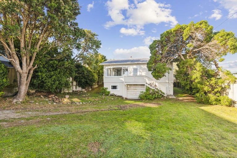 Photo of property in 89 Seaview Road, Paraparaumu Beach, Paraparaumu, 5032