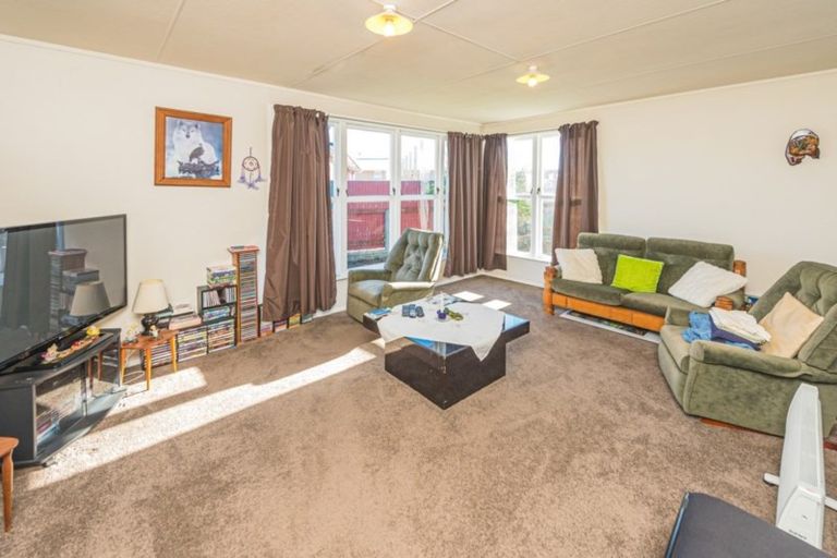 Photo of property in 21 Gibbons Crescent, Castlecliff, Whanganui, 4501