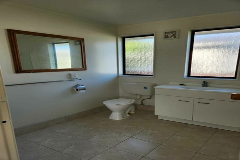 Photo of property in 60 Lavelle Road, Henderson, Auckland, 0612