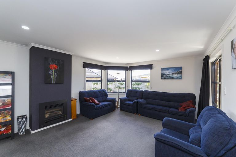 Photo of property in 99a Schnell Drive, Kelvin Grove, Palmerston North, 4414