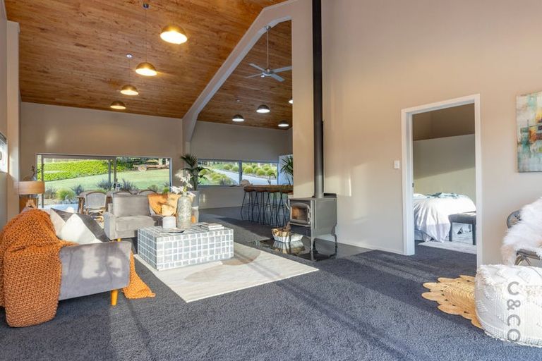 Photo of property in 69a Waikoukou Valley Road, Waimauku, 0882