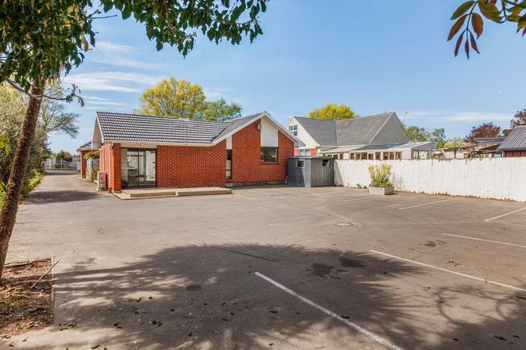 Photo of property in 213 Memorial Avenue, Burnside, Christchurch, 8053