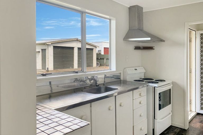 Photo of property in 4 Roslyn Road, Levin, 5510