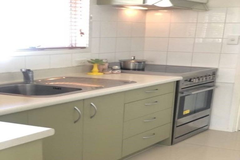 Photo of property in 2/281 Sunset Road, Sunnynook, Auckland, 0632