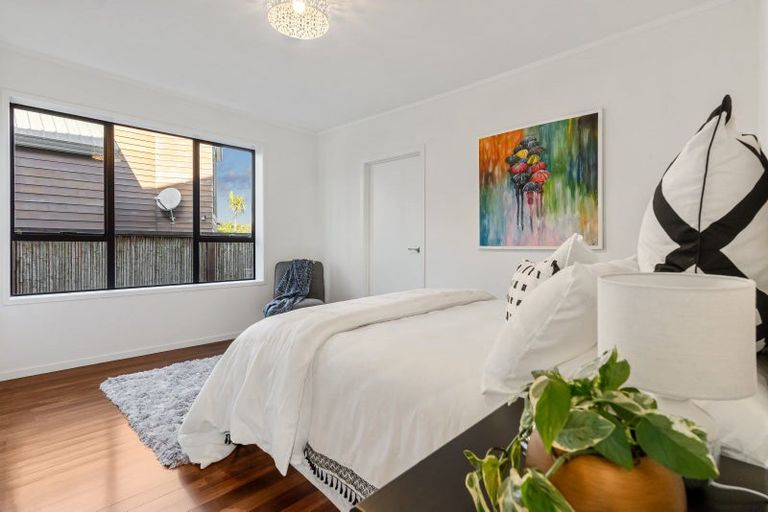 Photo of property in 1/62 Rangatira Road, Beach Haven, Auckland, 0626