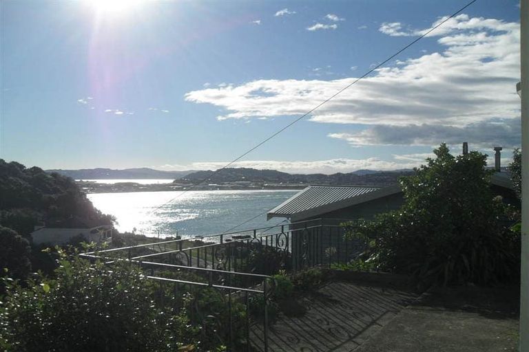 Photo of property in 9 Hungerford Road, Lyall Bay, Wellington, 6022