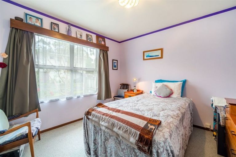 Photo of property in 2/18 Mannering Place, Hillcrest, Auckland, 0627