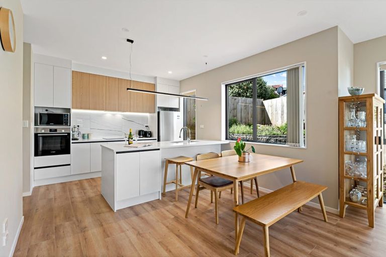 Photo of property in 50d Sandgate Avenue, Botany Downs, Auckland, 2010