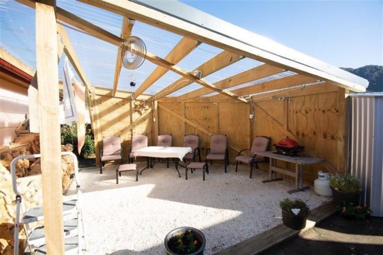 Photo of property in 27 Oxford Street, Picton, 7220