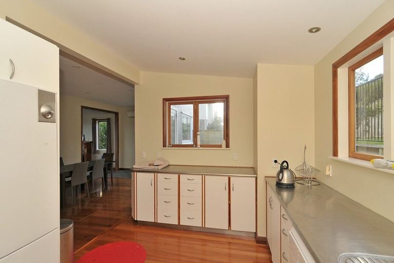 Photo of property in 35 Beacon Hill Road, Strathmore Park, Wellington, 6022