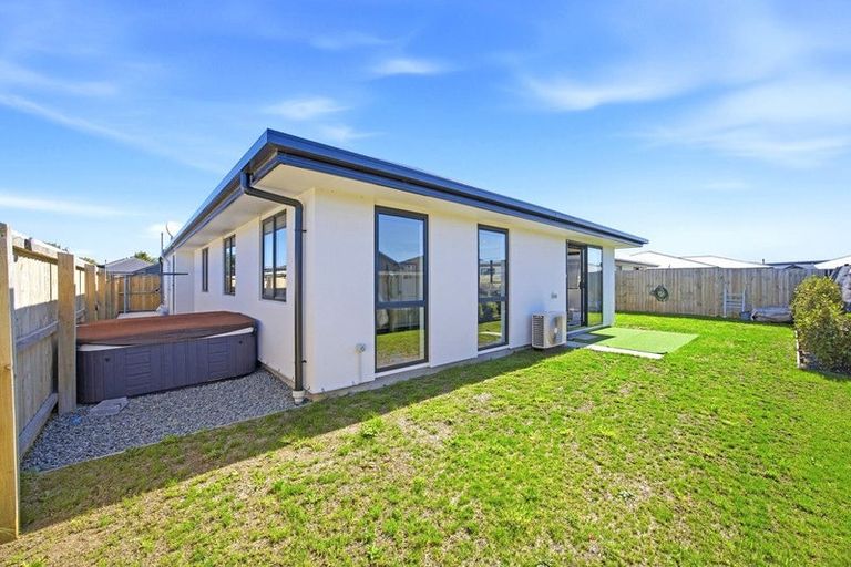 Photo of property in 10 Poipoi Place, Aranui, Christchurch, 8061