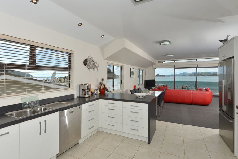 Photo of property in 279 Oakura Road, Oakura, Hikurangi, 0184