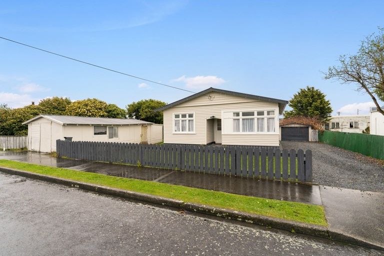 Photo of property in 3 Raukawa Street, Otaki, 5512