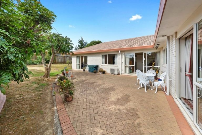 Photo of property in 114 Golfland Drive, Golflands, Auckland, 2013