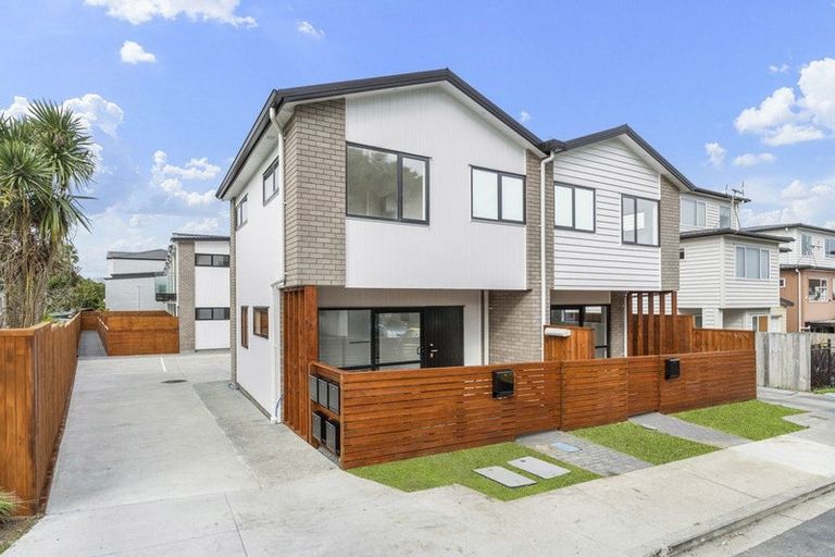 Photo of property in 7c Gladfield Lane, Te Atatu Peninsula, Auckland, 0610