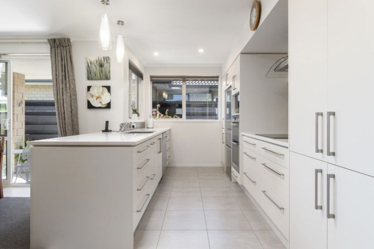 Photo of property in 8 Vista Close, Omokoroa, 3114