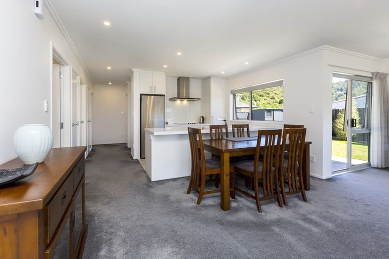 Photo of property in 17 Chalfont Road, Silverstream, Upper Hutt, 5019