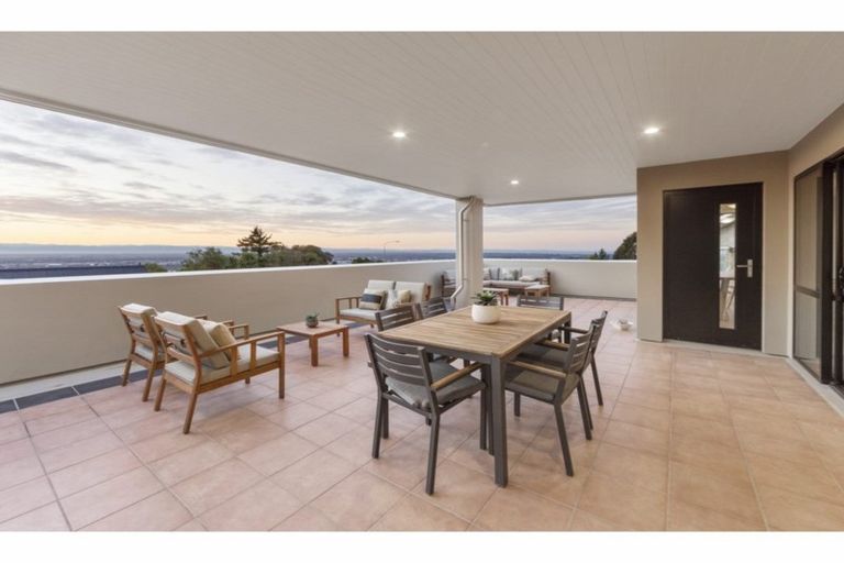 Photo of property in 30 Takahe Drive, Cashmere, Christchurch, 8022