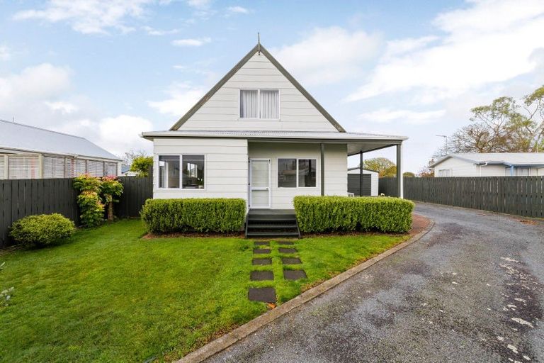 Photo of property in 12 Beadle Place, St Andrews, Hamilton, 3200