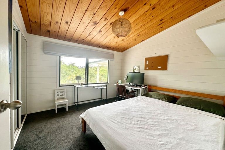 Photo of property in 646 Waitakere Road, Kumeu, 0891