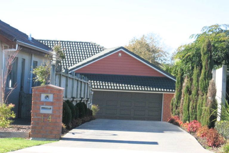 Photo of property in 14 Crannog Fen, Wattle Downs, Auckland, 2103