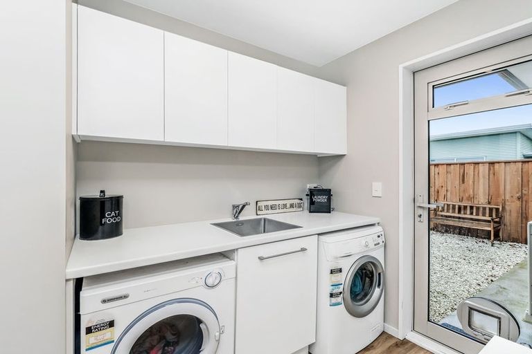 Photo of property in 100 Shillingford Boulevard, Rolleston, 7615