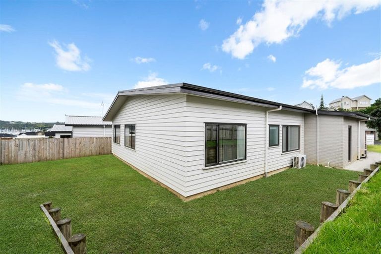 Photo of property in 112 Parkview Drive, Gulf Harbour, Whangaparaoa, 0930