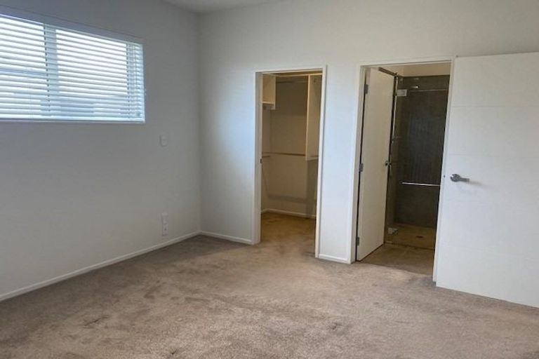 Photo of property in 1 Howden Lane, Golflands, Auckland, 2013