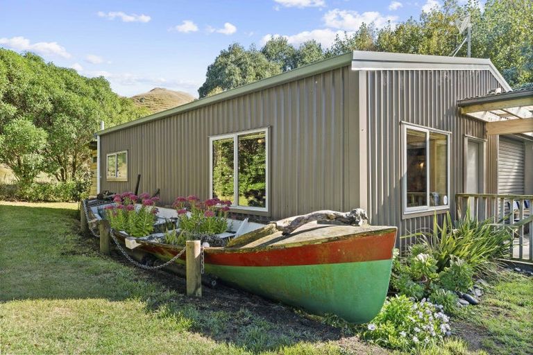 Photo of property in 645a Te Awaiti Road, Te Awaiti, Martinborough, 5782